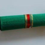 2 Ribbons crackers