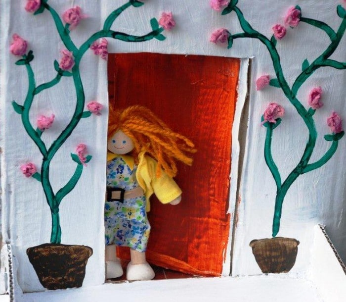 diy cardboard dolls house