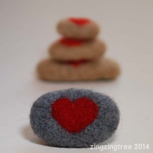 needle-felt-pebble-love-tokens1