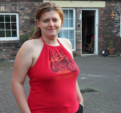 How to… make a Halterneck out of a T-shirt (Guest Post)