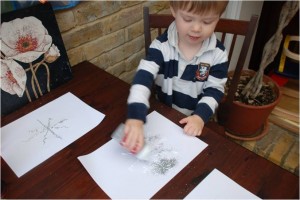 5 glitter snowflakes