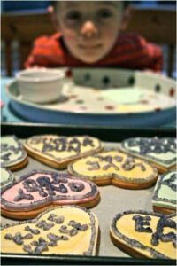Conversation Heart Crafts for Kids - fun Conversation Hearts. A great heart craft for kids valentine's. #kidscrafts #valentines #conversationhearts #hearts #crafts #heartcrafts