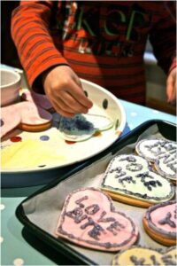 Love hearts 1 Easy Conversation Heart Cookies. How to make Love Heart Cookies. Homemade Conversation Heart Treats to give to Classmates. Valentines Day Ideas for Kids #ConversationHearts #hearts #cookies #valentines