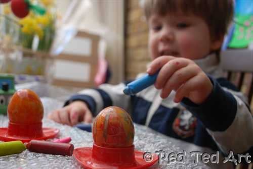 Last Minute Crayon Eggs Easter Craft