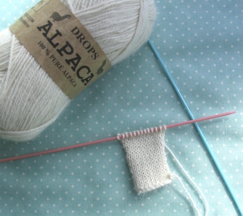 Tiny bunny knitting pattern