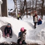 girls-in-the-snow
