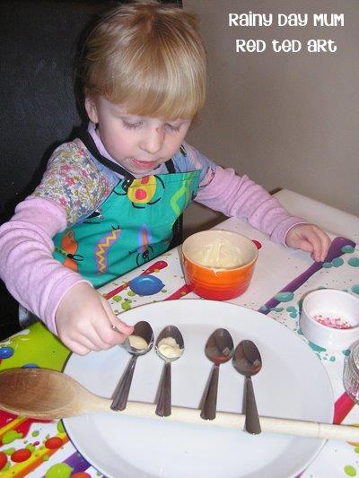 chocolate-spoons-filling-white-chocolate