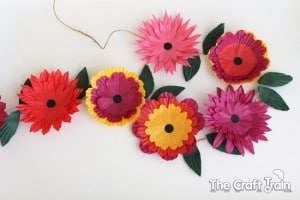 Flower Craft Ideas - Flower Craft Ideas- wonderful Spring, Summer & Mother's Day ideas. My kids LOVE making flowers, Spring is in the air... and it is time for some gorgeous flower crafts for kids. We have all sorts of flower DIYs for you to choose from, a number of easy paper flowers, to upcycle flower DIYs and fabric flowers. So many super cute ideas! LOVE Spring. LOVE flowers. Perfect for Mother's Day Crafts too!