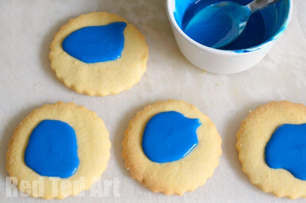 Patriotic Cookies - wonderful 4th of July party food for kids. Easy 4th July Cookies for Kids to make - use store bought cookies or use our #EggFree Shortbread recipe. Super fun and easy Patriotic Cookies #americanflag #patriotic #4thjuly #july4th #forkids #forpreschool