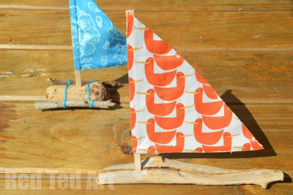 Driftwood Boats - how to make a sail boats from drift wood. Pretty Summer Decor and toys for kids #driftwood #summer #boats