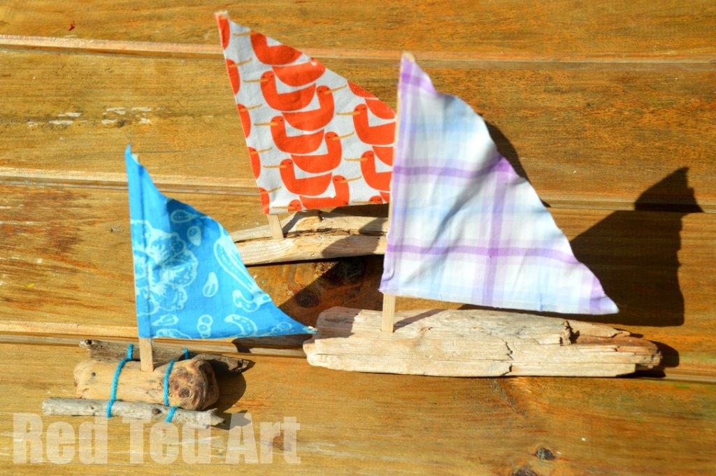 Driftwood Boats - how to make a sail boats from drift wood. Pretty Summer Decor and toys for kids #driftwood #summer #boats