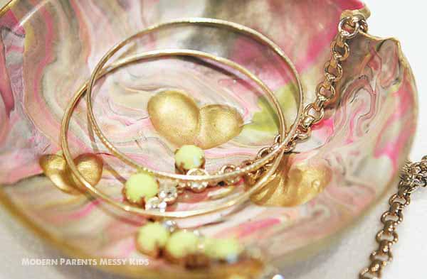 Thumbprint Heart Jewelry Dish – Gifts Kids Can Make