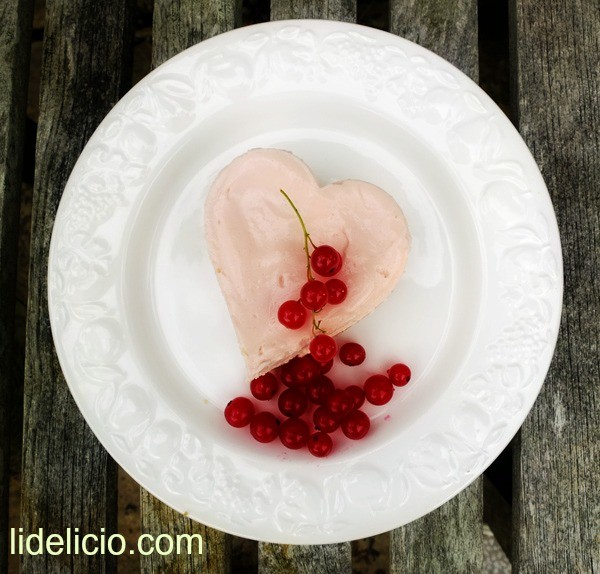 Redcurrant-No-Bake-Cheesecake-for-Maggy