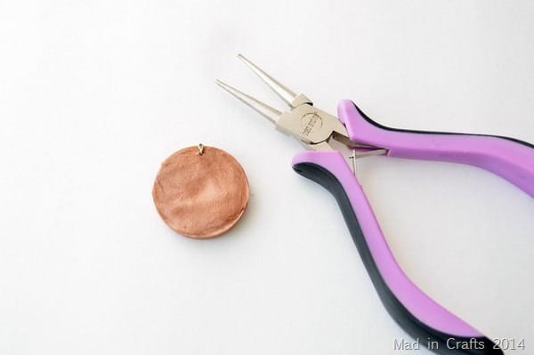 bend-wire-into-bail_thumb1