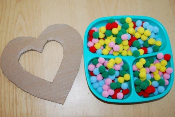 pom pom heart frame