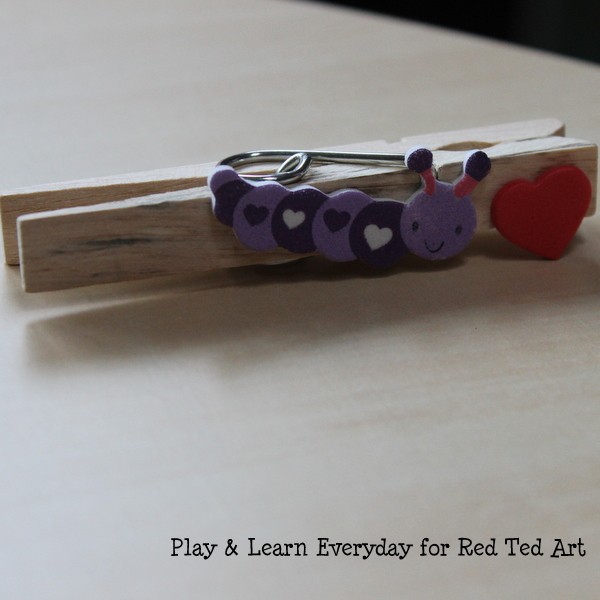 play learn everyday - valentines day washing line - peg