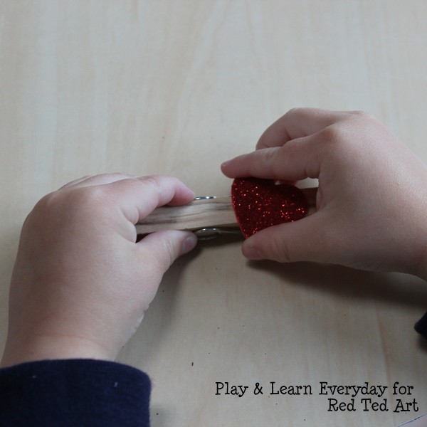 play learn everyday - valentines day washing line - toddler