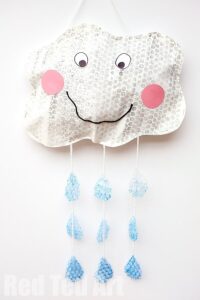 Bubble Wrap Printing - rainy day cloud for preschool - cloud mobile made with bubble wrap printing and stuffing #preschool #cloud #rainday #mobile #bubblewrap