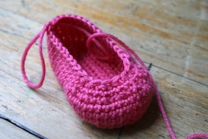 baby booties crochet pattern 12
