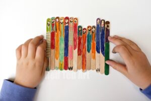 DIY Wooden Spoon Dolls - make fashion dolls with wooden spoons and origami dresses #woodenspoon #origami #dolls #fashion