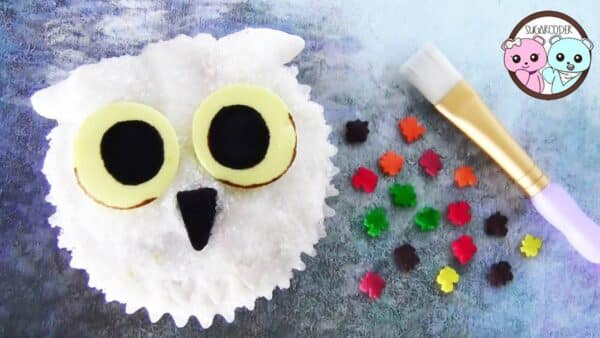 Harry Potter Party Ideas - Easy Hedwig Owl Cupcakes, thesea are simply the cutest! I want some now