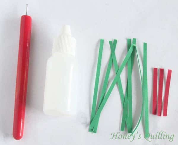 Paper Quilling for Beginners make an Christmas Wreath - perfect as Quilled Earrings or for Greeting Cards (1)