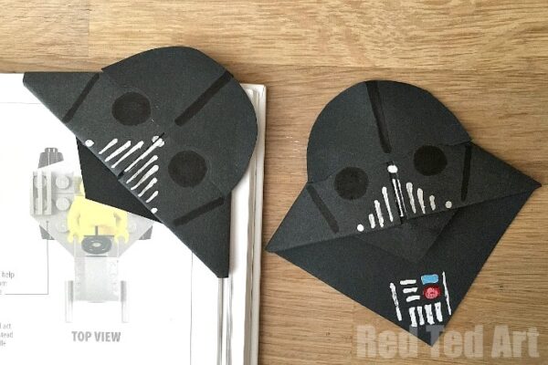 Easy DIY Drath Vader Bookmark - a perfect little gift for Father's Day!