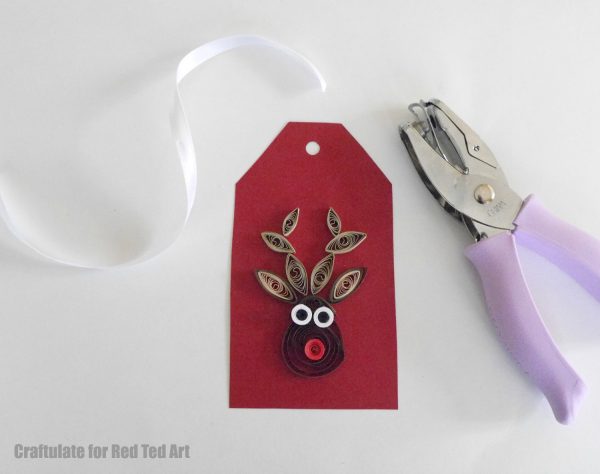 More fun with paper quilling! Try your hand at this oh so simple Paper Quilled Reindeer Pattern. It is quick and easy to make and perfect for Gift Tags or Greeting Tags. Love Rudolph. He is so cute! Check out the easy step by step quilling instructions!