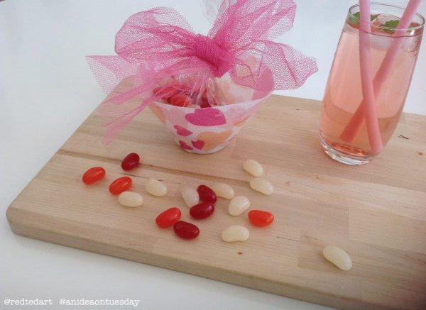 DIY Fabric Bowls - a super fun and cute fabric heart bowl idea to make for Valentines Day. They make great valentines decorations or valentines gifts!