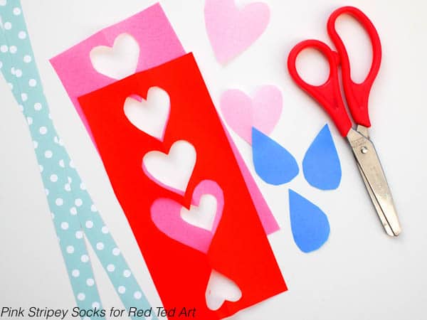 Super cute Paper Plate Rain cloud - Show You with Love this Valentines Day. Or simply decorate a child's room. Oh so sweet. I do LOVE Paper Plate Crafts for Kids!
