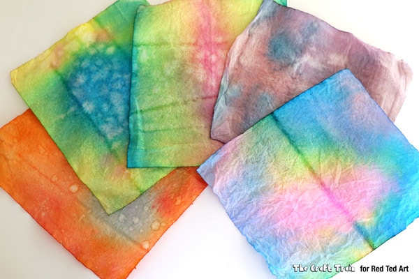 Gorgeous Kitchen Towel Paper Roses. These are so so sooo pretty and the kids will be addicted to making them. From Paper Towel, to stunning rose. Perfect as a Valentines Craft, for Mother's Day or Teacher Appreciation Day!