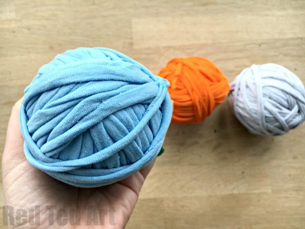 How to make T-Shirt Yarn - Red Ted Art - Kids Crafts