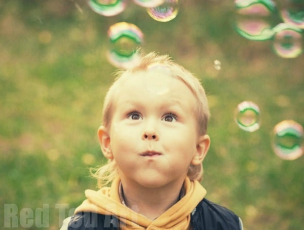 Bubble Activities for Toddlers - bubble activities for preschoolers. Let's have fun with bubbles.
