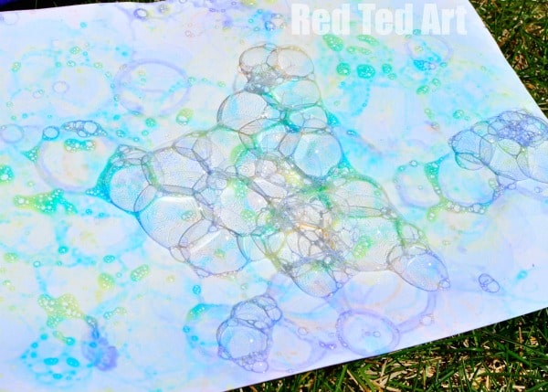 Bubble Art Butterflies - oooh how we LOVE LOVE LOVE bubbles. We love making our own bubble solution and then creating super fun Bubble Art for summer. Check out this fabulous bubble activity for kids. And those little buttons are just irresistible!!! #bubbles #bubbleart #bubbleactivities #butterflies #forkids #summer
