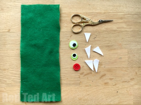 Easy Kids Monster Purse DIY. We love sewing and are always looking for easy sewing projects for kids. Here is a great how to sew a purse diy.. and I love that it is so cute and fun. Make this Easy Monster Purse today. Great for "Back to School" and keeping your dinner money or for Halloween!