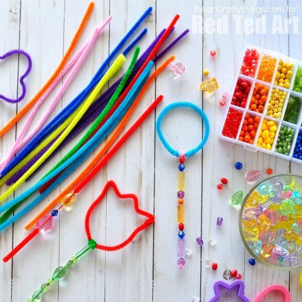 Bubble Wand Making Station - This is how EASY it is to set up a "Bubble Wand Making station". Let the kids get creative and see what they come up with. Great activity for 4th of July, Play Dates or for those loooong Summer afternoons.