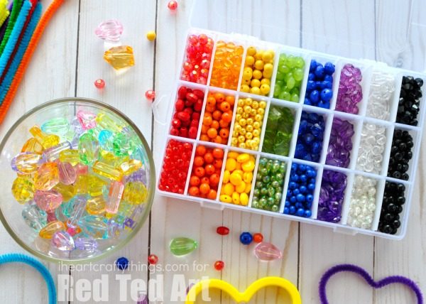 Bubble Wand Making Station - This is how EASY it is to set up a "Bubble Wand Making station". Let the kids get creative and see what they come up with. Great activity for 4th of July, Play Dates or for those loooong Summer afternoons.