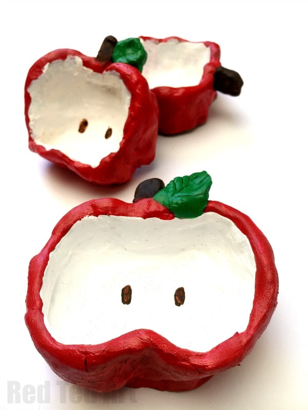 Apple Pinch Pots for Kids - this is a super easy and darling apple craft for kids. Perfect fall activity and super easy and cute. My kids adored the process, and these little apple pinch pots also make great gifts that kids can make later in year. Adorable!!