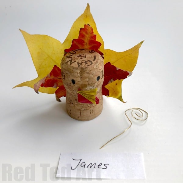 Leaf Turkey Craft - Thanksgiving Place Cards - A quick 5 minute craft for Thanksgiving. These little leaf turkey corks are quick and easy to make. They are a great little decoration or place card for thanksgiving. Either use fresh leaves (for temporary look) or preserve your leaves (info linked in article) first.. but aren't they adorable?