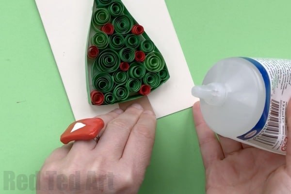 Quilled Christmas Tree Cards. Love these fun 3D Christmas Cards for kids to make. Each one is unique and different and they make a great introduction to quilling for beginners. Love Christmas Cards for Kids!! #ChristmasCards #3dCards #quilling #quilledcards #ChristmasTree #papercrafts #kids #Kidscrafts