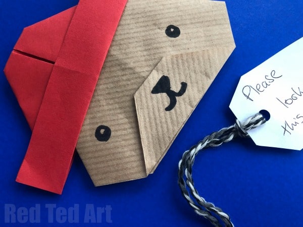 Easy Paper Paddington Bear Craft - Oh my, how cute is this Origami Bear?  Not just any bear... but Origami Paddington Bear?  love love love.  If you like Paddington and the Paddington bear movies, try these pretty little paper crafts for kids. Wouldn't they make great Paddington party invitations?!