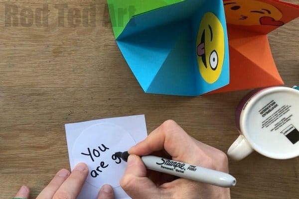 Easy Emoji Pop Up Cards - Fun with Circle Cards. These fold flat or "pop up"! This Emoji Pop Up card makes a great alternative to explosion cards. Much easier and just as fun. Love these Emoji design version. #popup #popupcards #emoji #diyemoji #emojidiys #birthdaycards #circlecards