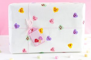 Conversation Heart Crafts for Kids - fun Conversation Hearts. A great heart craft for kids valentine's. #kidscrafts #valentines #conversationhearts #hearts #crafts #heartcrafts