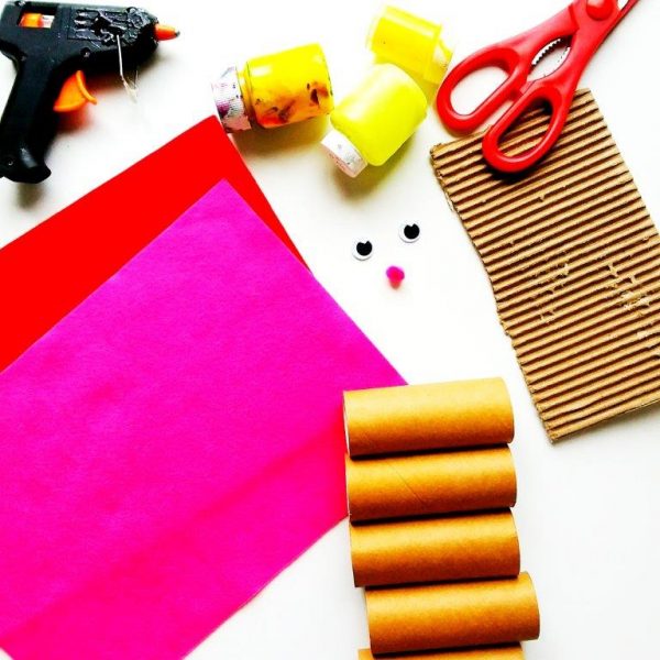 Leo the Love Struck Lion! Oh what a super cute Kids Valentines Day Craft!! We love this Toilet Paper Roll Lion. How adorable #lion #lioncraft #toiletpaperroll #valentines #valentinesday