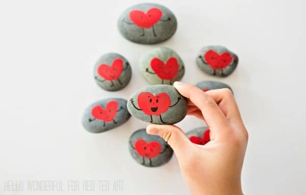 "Our Friendship Rocks" - what more is there to say? Gorgeous Fringerprint Heart Rocks for Valentines. The perfect Classroom Valentines Gift to make with kids #Valentines #Classroom #rocks #rockpainting