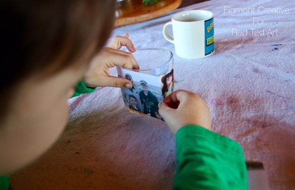 Personalised Photo Candle Holders - Learn how to make these photo candle holdes with kids. This makes a great Father's Day gift or Valentine's Day gift the kids can make #fathersday #valentines #valentinesgift #diy #personalised #kidscrafts #photocandleholder