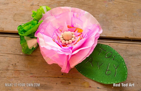 Kids' Valentine's Day Crafts - love these oh so CUTE Heart Shaped Wings for Valentine's. A different kind of love project to do with the kids this year! #valentinesday #valentines #hearts #heartcraft #cardboard #kidsvalentines