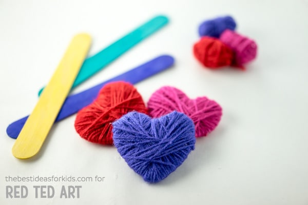 Yarn Wrapped Heart Bookmarks. A great fine motor skills activity for Valentine's Day. Not only are these little Yarn Heart Bookmarks gorgeous, but they make a great practical gift on Valentines or Mother's Day #valentines #valentinesday #mothersday #giftskidscanmake #hearts #bookmarks