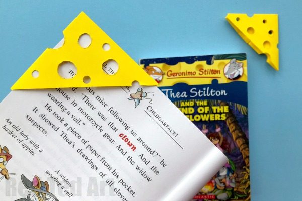 Cheese Corner Bookmark. Need a *Cheesy Bookmark* ? Then you will love this easy Cheese Bookmark Corner. Perfect for Geronimo Stilton and Thea Stilton fans #bookmarks #cheese #cornerbookmarks #geronimostilton #theastilton