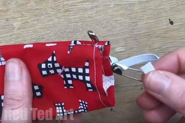 How to make a scrunchie - how to make a scrunchie with a sewing machine or by hand.  A great project for kids learning to sew!
